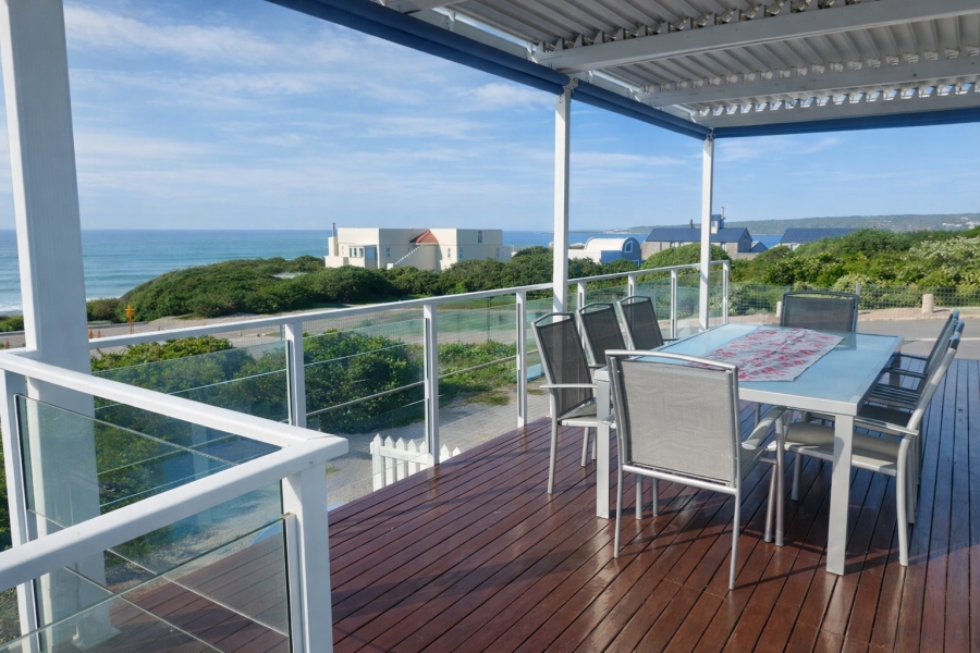 5 Bedroom Property for Sale in Boggomsbaai Western Cape